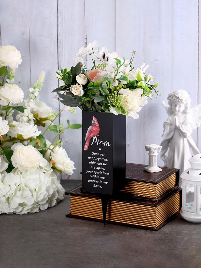 Вазон На Кладбище С Колышком