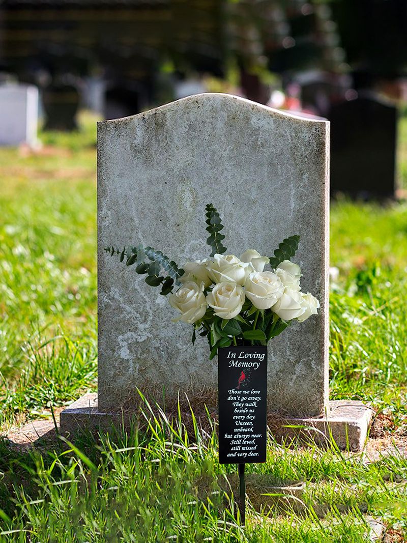 Вазон На Кладбище С Колышком